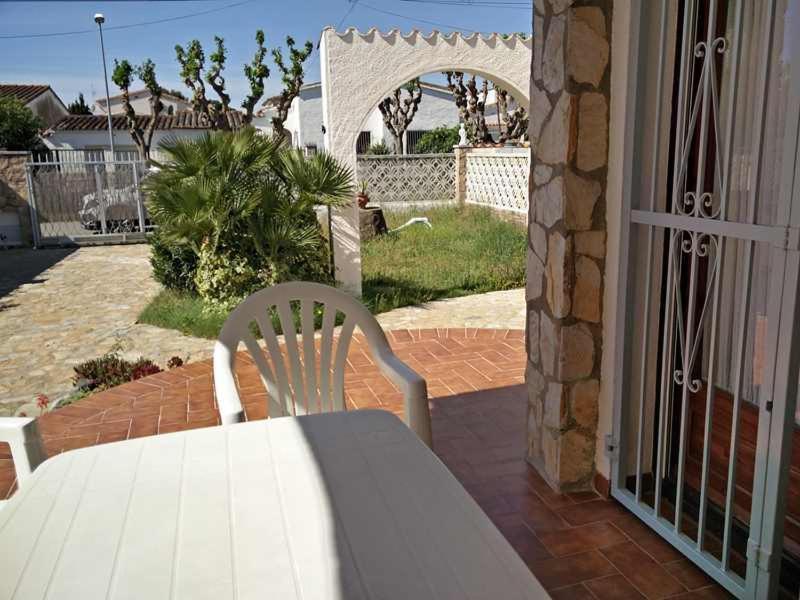 Xalet Amb Jardi Villa Empuriabrava Ngoại thất bức ảnh